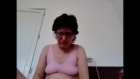 Snapshot of vera_elle chatting on April 2026 12:41:01 PM Vera online show from April 2026 12:41:01 PM