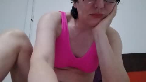 Snapshot of vera_elle chatting on May 2026 10:37:01 PM Vera online show from May 2026 10:37:01 PM