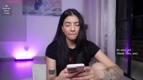 vero_cam online show from December 2025 01:59:02 AM