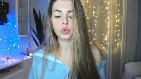 Snapshot of veronarolls chatting on December 2024 08:25:02 PM Lolitalolz online show from December 2024 08:25:02 PM