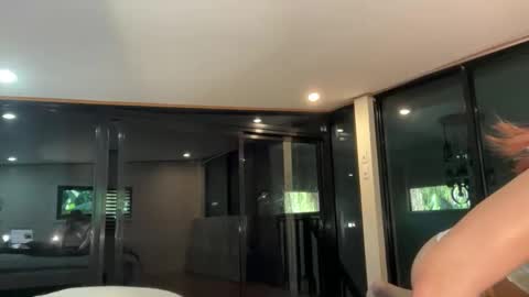 via_olala online show from November 2025 07:31:02 AM