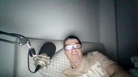 Snapshot of vibratorul89 chatting on November 2025 09:20:01 PM vibratorul89 online show from November 2025 09:20:01 PM