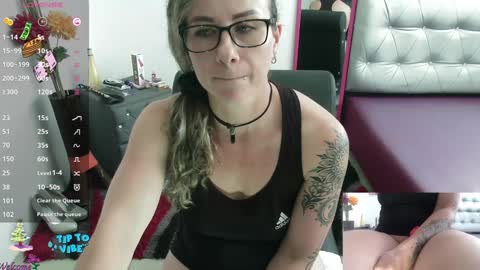 Snapshot of vickysexyx chatting on December 2024 07:43:02 PM Valentina online show from December 2024 07:43:02 PM