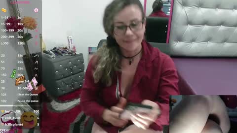 Snapshot of vickysexyx chatting on February 2025 10:50:01 PM Valentina online show from February 2025 10:50:01 PM