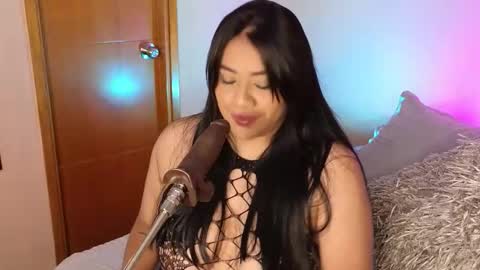 Victoria Serna  online show from January 2026 11:28:01 PM