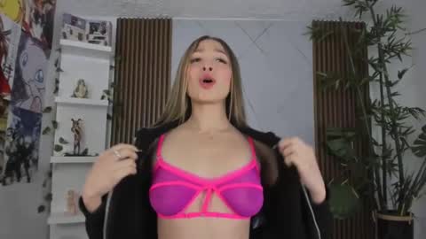 Snapshot of victoria_adams14 chatting on February 2025 12:28:01 PM Victoria for you online show from February 2025 12:28:01 PM