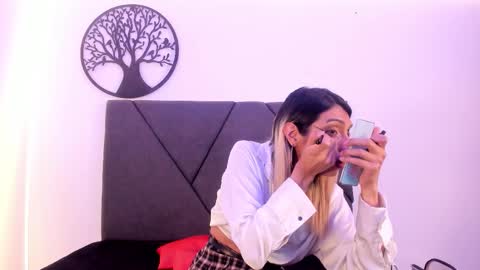 Victoria online show from November 2025 08:20:02 PM