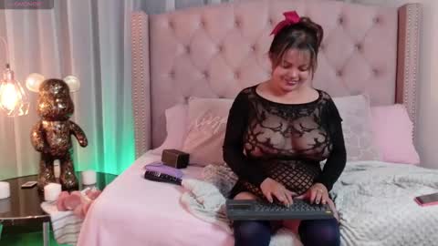victoria_cherry_ online show from November 2025 12:49:02 PM