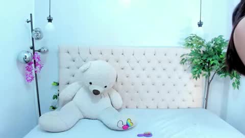 Victoria online show from December 2025 07:19:02 PM