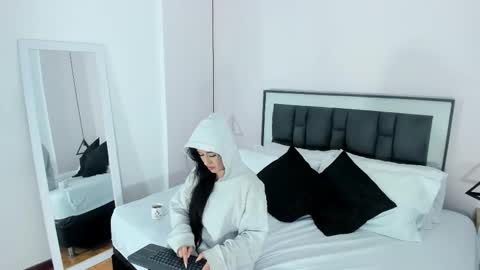 valentina online show from November 2025 09:42:01 AM