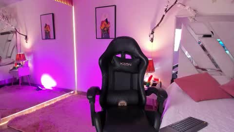 Victoria  online show from March 2026 10:16:01 PM