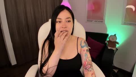 Victoria  online show from November 2025 07:40:01 AM