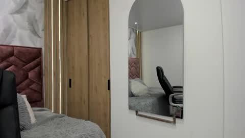 Snapshot of victoria_noir_18 chatting on October 2025 02:23:02 AM Vicky online show from October 2025 02:23:02 AM