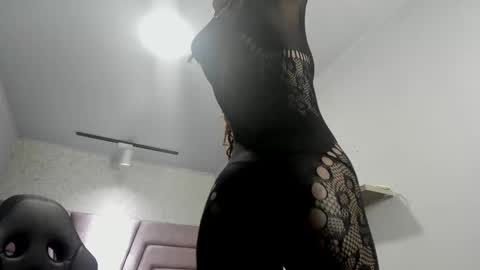 Snapshot of victoria_noir_18 chatting on November 2025 07:01:02 PM Vicky online show from November 2025 07:01:02 PM