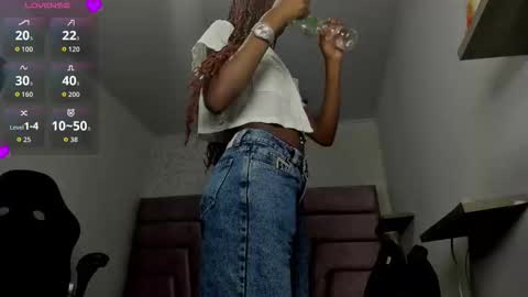 Snapshot of victoria_noir_18 chatting on November 2025 07:16:02 PM Vicky online show from November 2025 07:16:02 PM