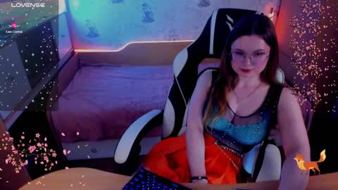 Snapshot of victoria_the_fox chatting on February 2025 08:46:01 AM    -   The Divine Fox online show from February 2025 08:46:01 AM