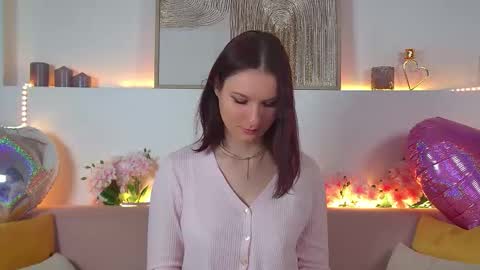 Victoria online show from February 2025 06:23:01 AM