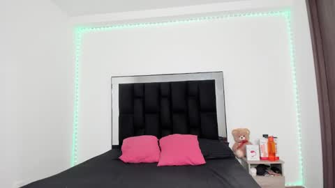 VICTORIA online show from February 2025 12:31:01 PM