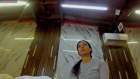 Victoria  online show from November 2025 05:50:02 PM