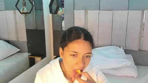 Victoria  online show from February 2026 08:05:01 PM