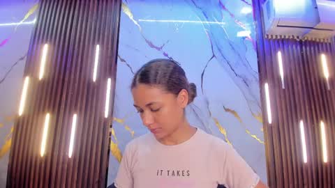 Snapshot of victoriaduarte chatting on May 2026 08:06:02 PM Victoria online show from May 2026 08:06:02 PM