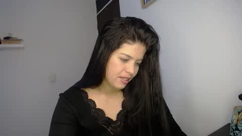victorialg online show from October 2025 06:48:01 PM