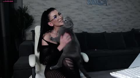 Victoria online show from January 2025 03:00:02 AM