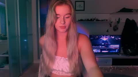 Eva and Victor online show from September 2025 11:11:02 AM