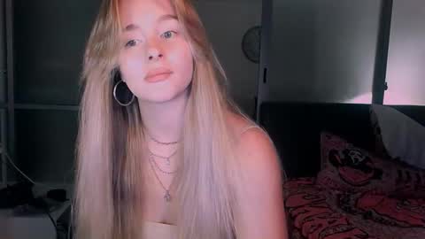 Eva and Victor online show from October 2025 11:33:02 AM