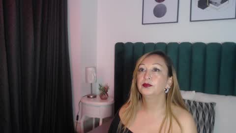victoriaqueen_fg_ online show from September 2025 12:29:01 PM