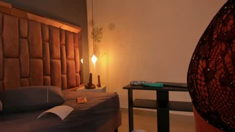 Victoria  online show from February 2025 12:36:02 PM