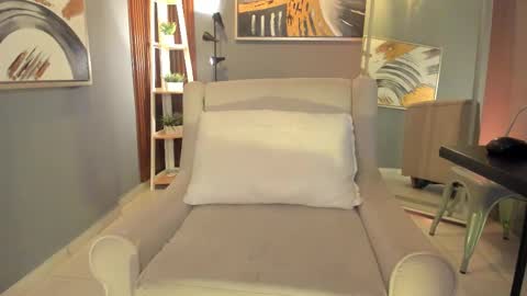 Snapshot of vienah_louis chatting on February 2026 02:55:02 AM vienah_louis online show from February 2026 02:55:02 AM