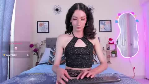 Violet online show from November 2025 08:18:02 PM