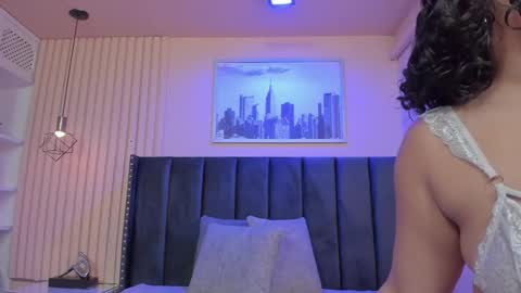 Viiolett online show from October 2025 08:36:02 PM