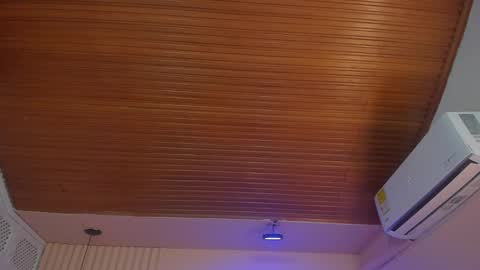 Viiolett online show from November 2025 08:07:01 PM