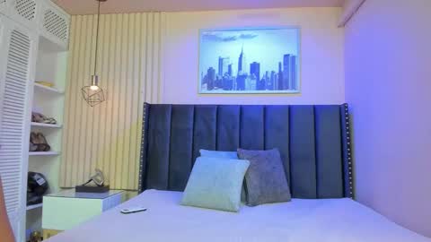 Viiolett online show from November 2025 08:46:02 PM