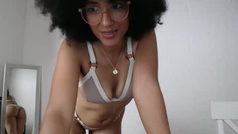 Snapshot of viiolettaaa chatting on May 2026 09:11:02 PM viiolettaaa online show from May 2026 09:11:02 PM