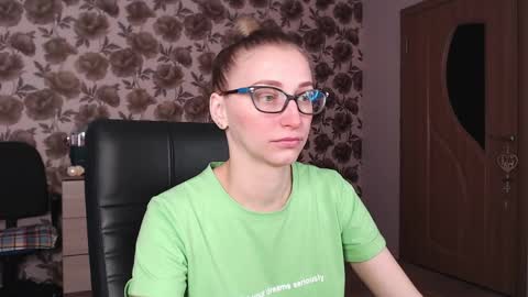 Snapshot of vikaericka chatting on December 2024 03:32:01 AM Vika online show from December 2024 03:32:01 AM