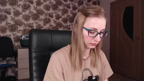 Snapshot of vikaericka chatting on January 2025 05:44:01 PM Vika online show from January 2025 05:44:01 PM