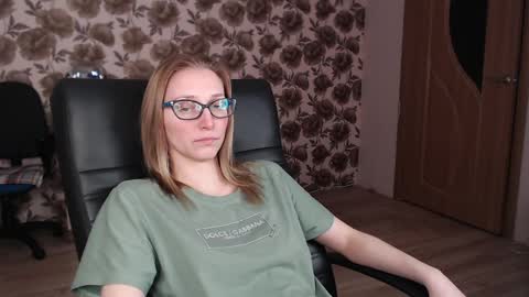 Snapshot of vikaericka chatting on February 2025 11:48:01 PM Vika online show from February 2025 11:48:01 PM