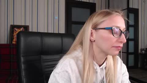 Snapshot of vikaericka chatting on September 2025 06:07:02 AM Vika online show from September 2025 06:07:02 AM