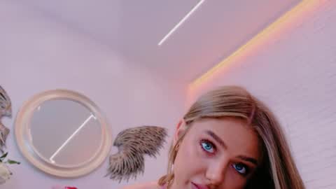 vikafever online show from November 2025 03:58:02 PM