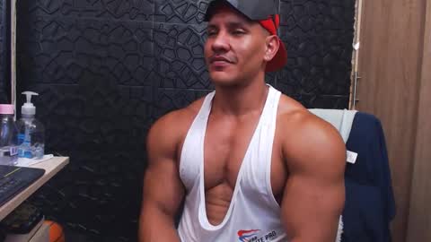 Viktor Herrera online show from October 2025 04:30:02 PM