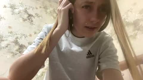 Snapshot of viktoria9898 chatting on June 2026 01:25:02 AM Sweett online show from June 2026 01:25:02 AM