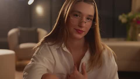 Lana online show from November 2025 12:16:01 PM