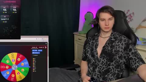 Vincent Strong online show from November 2025 08:23:02 AM