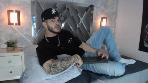 Vincent online show from October 2025 03:25:02 AM