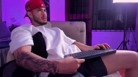 Vincent online show from November 2025 03:42:02 AM