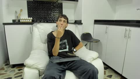 Snapshot of vincenthunter chatting on December 2024 12:07:01 AM Vincent online show from December 2024 12:07:01 AM