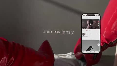 Snapshot of vinylstore chatting on November 2025 04:18:01 PM Diva Silvia online show from November 2025 04:18:01 PM